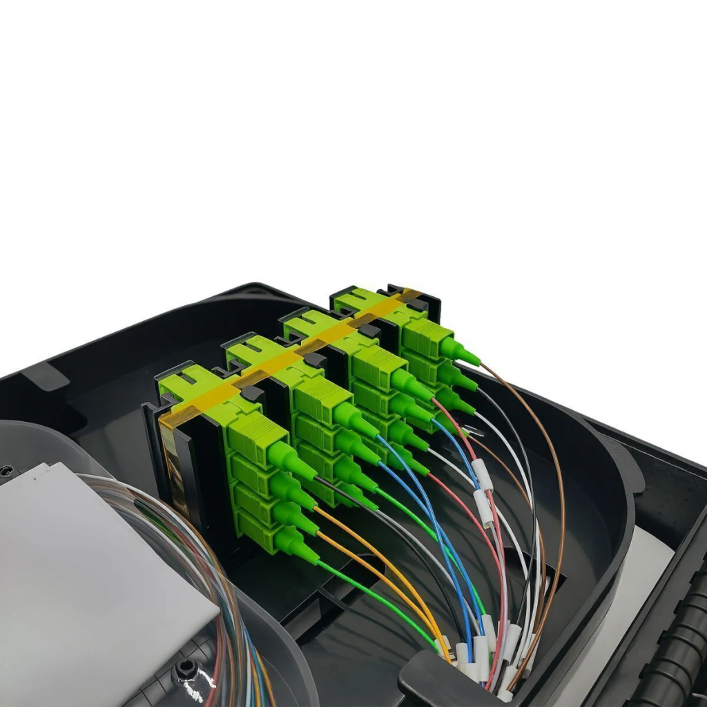 Entenda a diferença definitiva entre CTO e Splitter na sua rede FTTH. Conheça as melhores práticas para dimensionar e proteger sua topologia óptica com a Greatek.